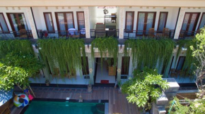 Отель Pujihouse One  Kuta